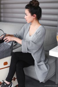 comfortable casual airport travel outfit chunky cardigan