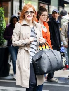 Jessica-Chastain-Givenchy-Lucrezia-Weekender